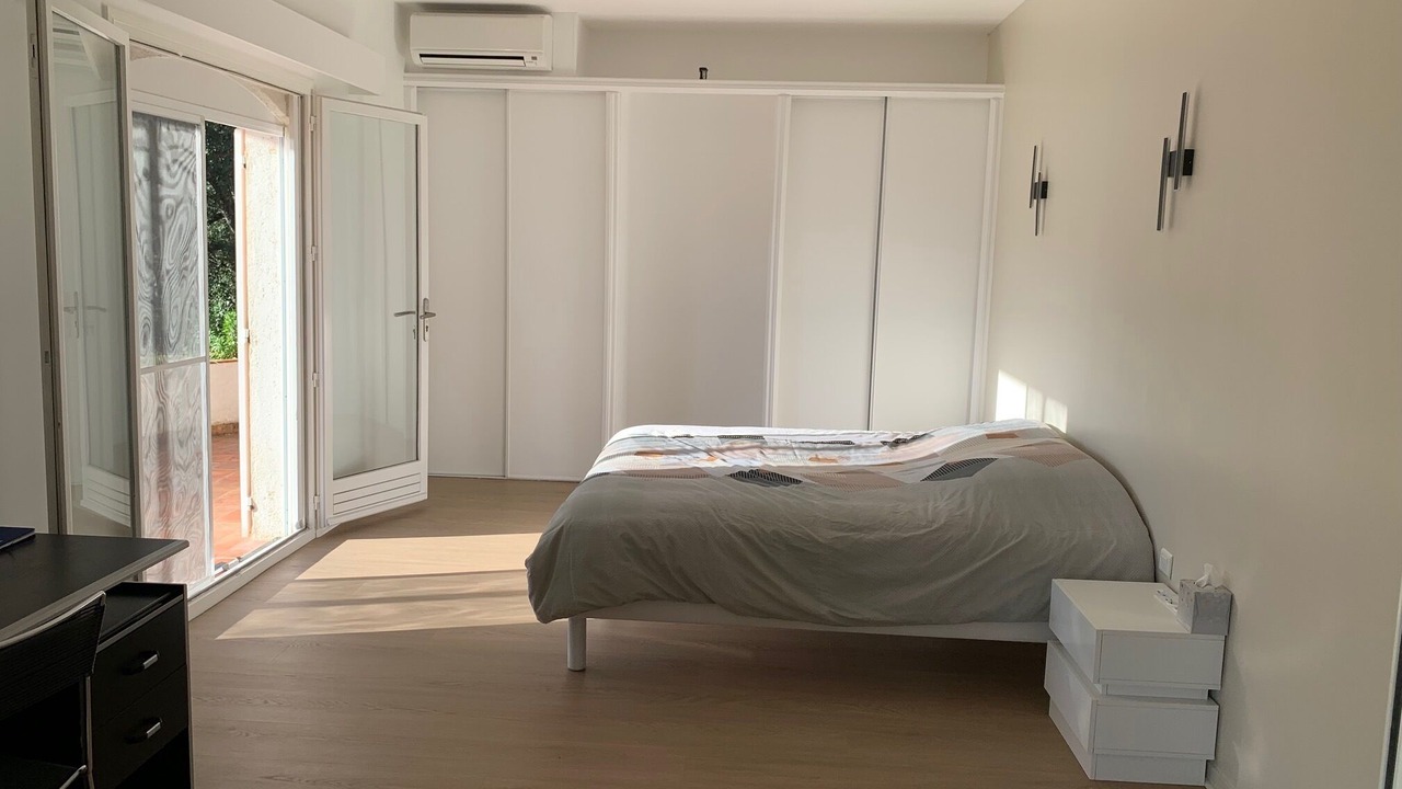 Photo of Bedroom in Saint-Raphael