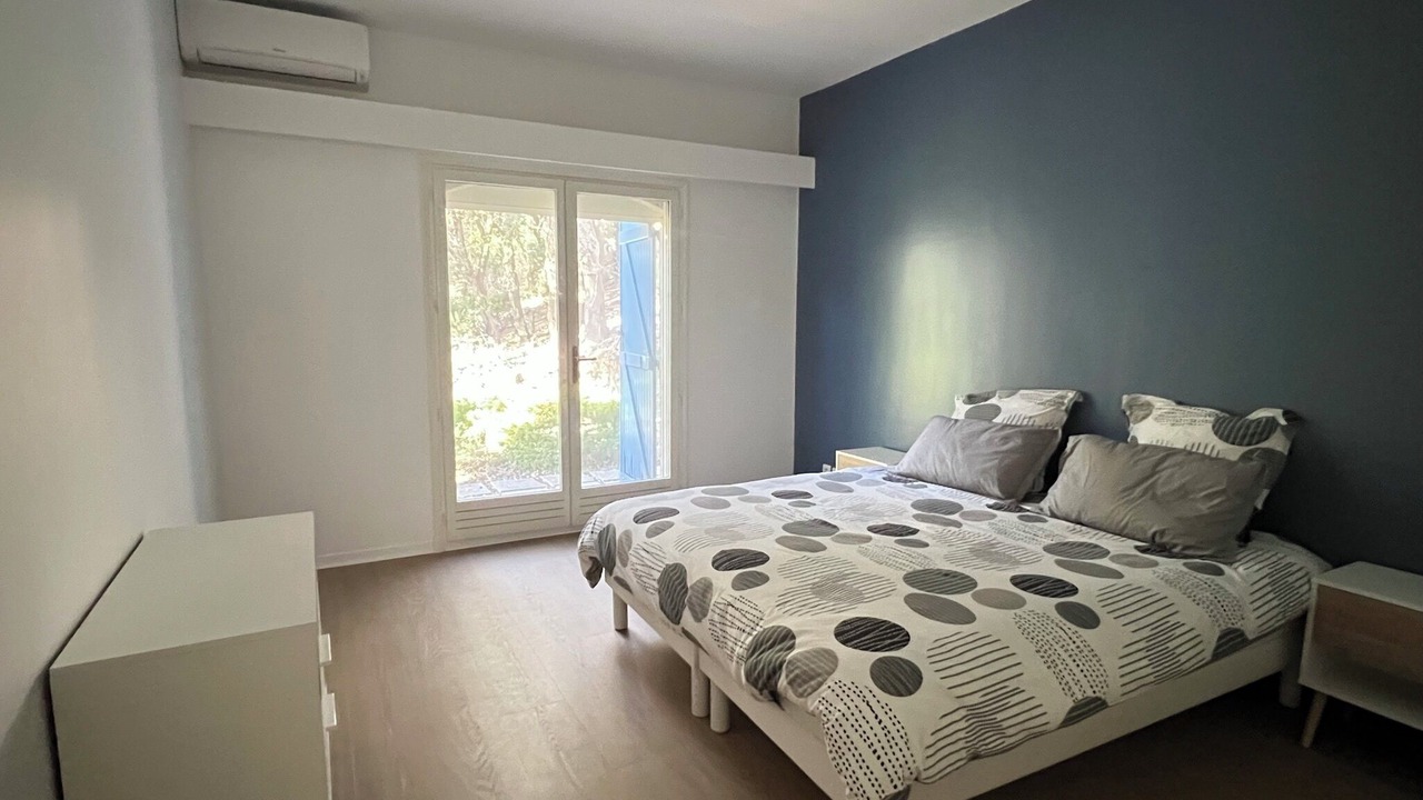 Photo of Bedroom in Saint-Raphael