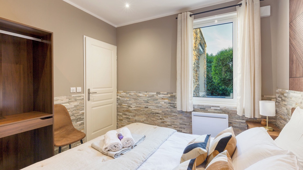 Photo of Bedroom in Le Lavandou