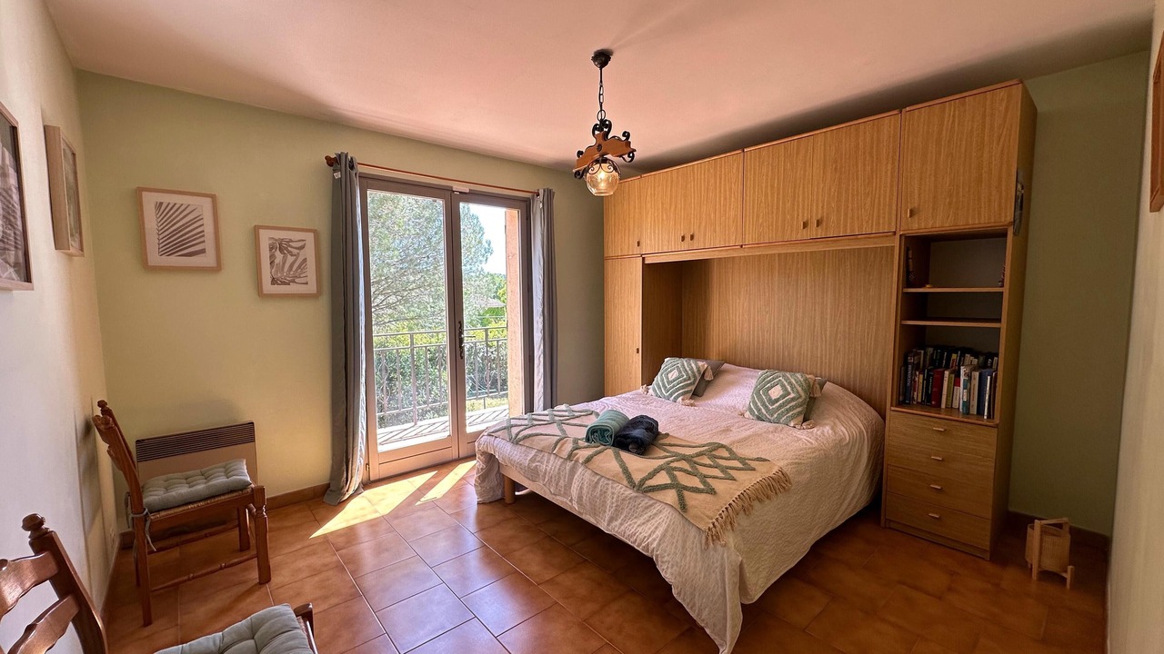 Photo of Bedroom in Simiane-Collongue