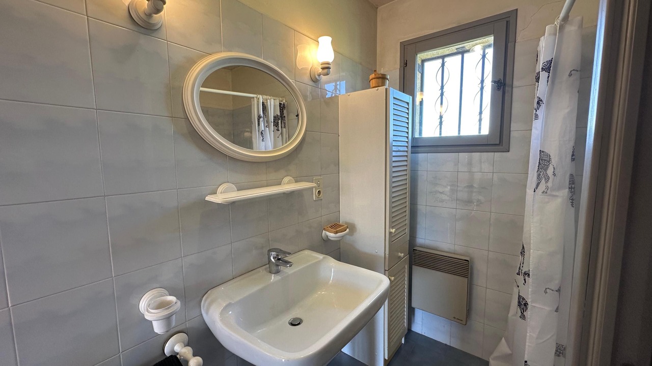 Photo of Bathroom in Simiane-Collongue