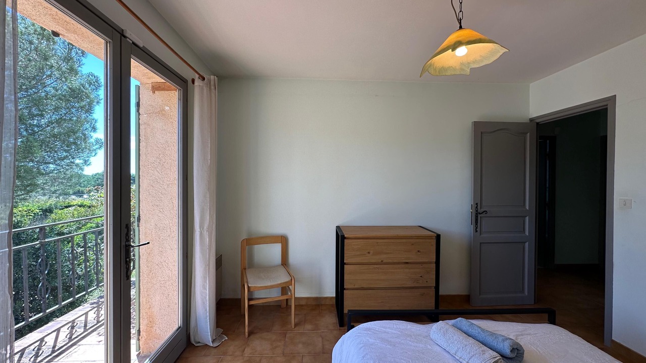 Photo of Bedroom in Simiane-Collongue