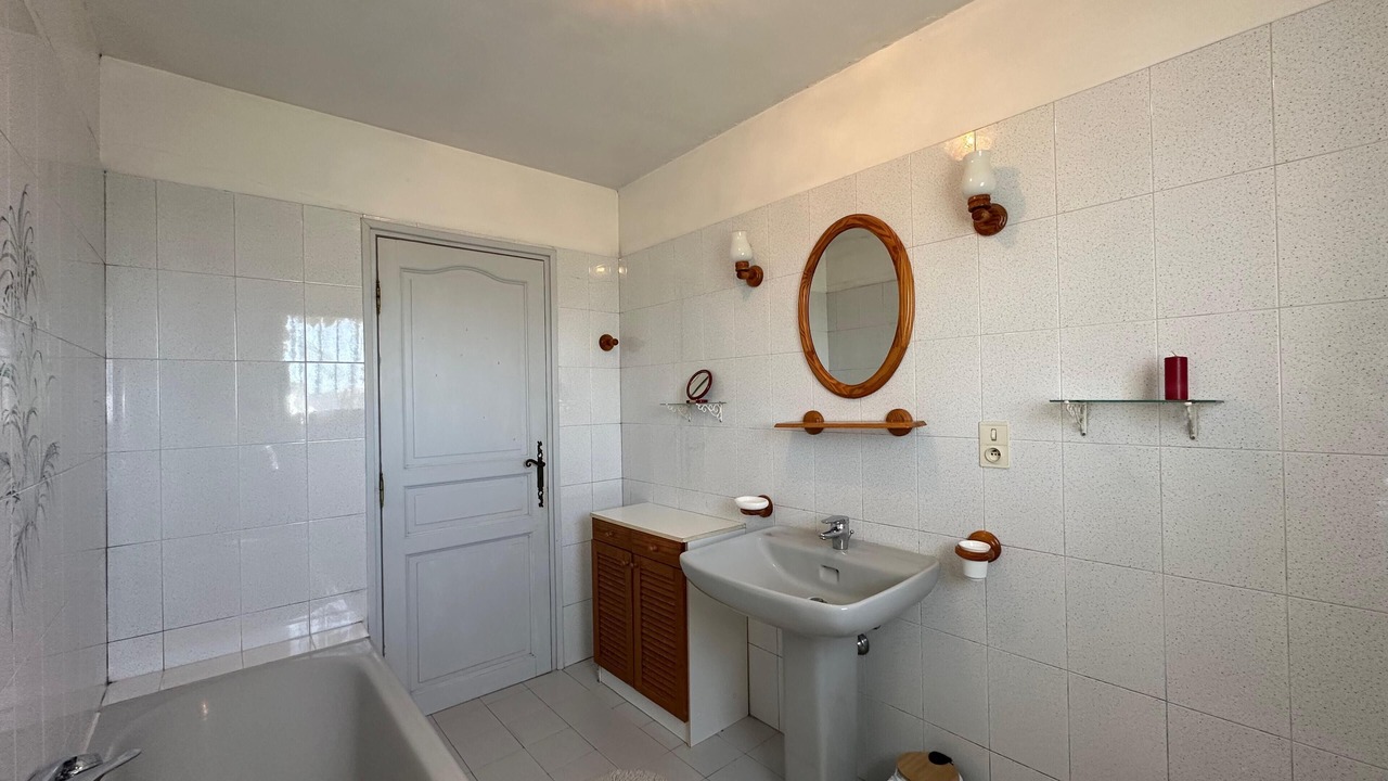 Photo of Bathroom in Simiane-Collongue