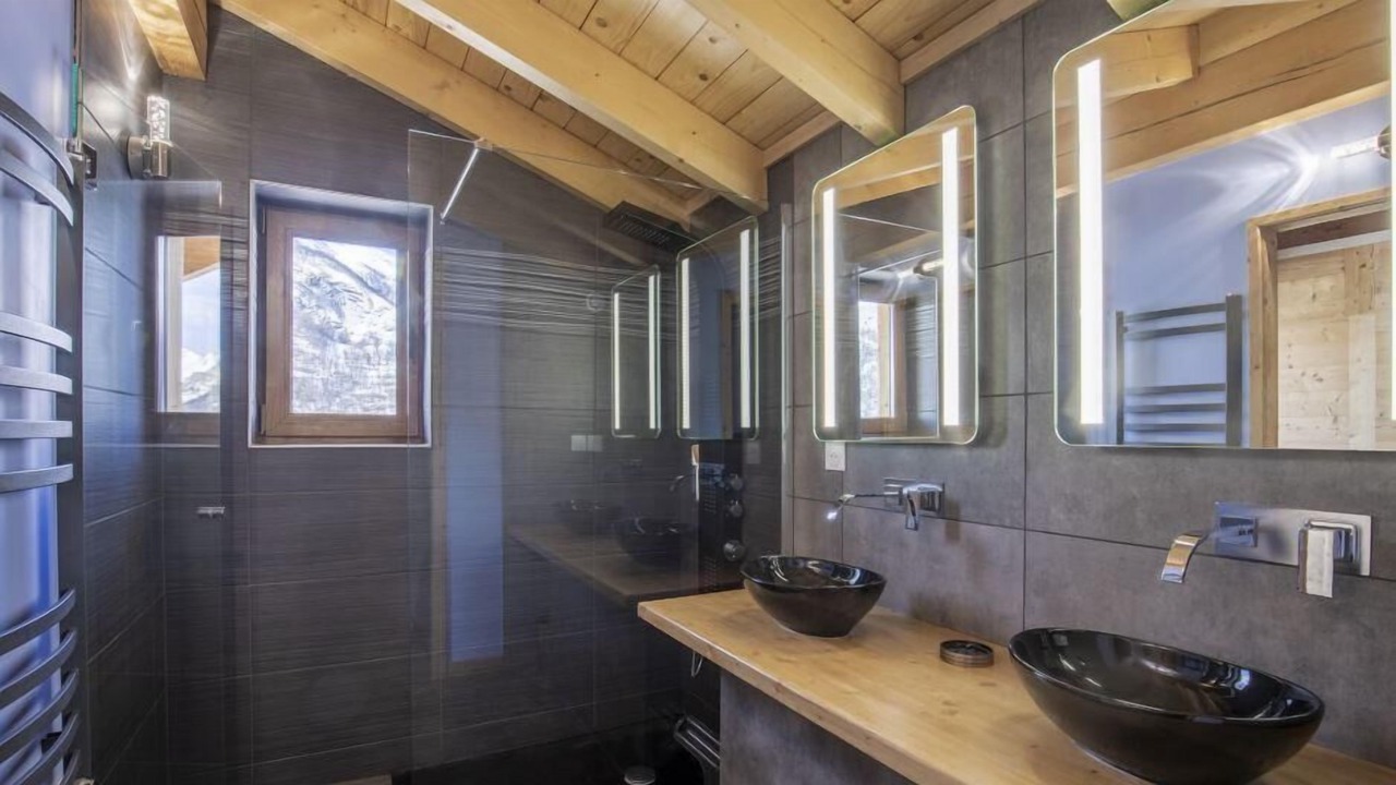 Photo of Bathroom in Praranger
