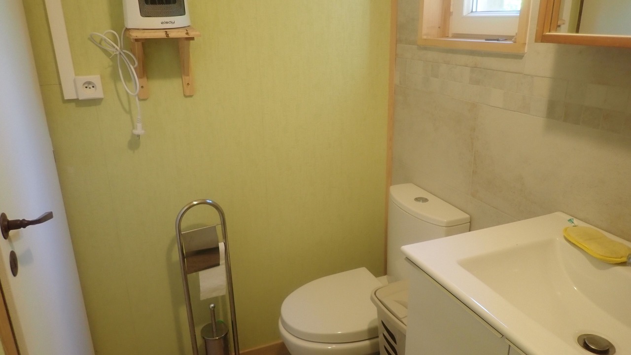 Photo of Bathroom in Lamothe-Fenelon