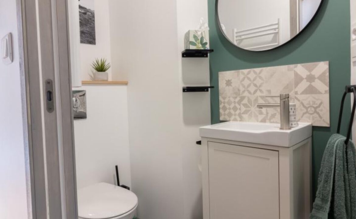 Photo of Bathroom in Sarrancolin