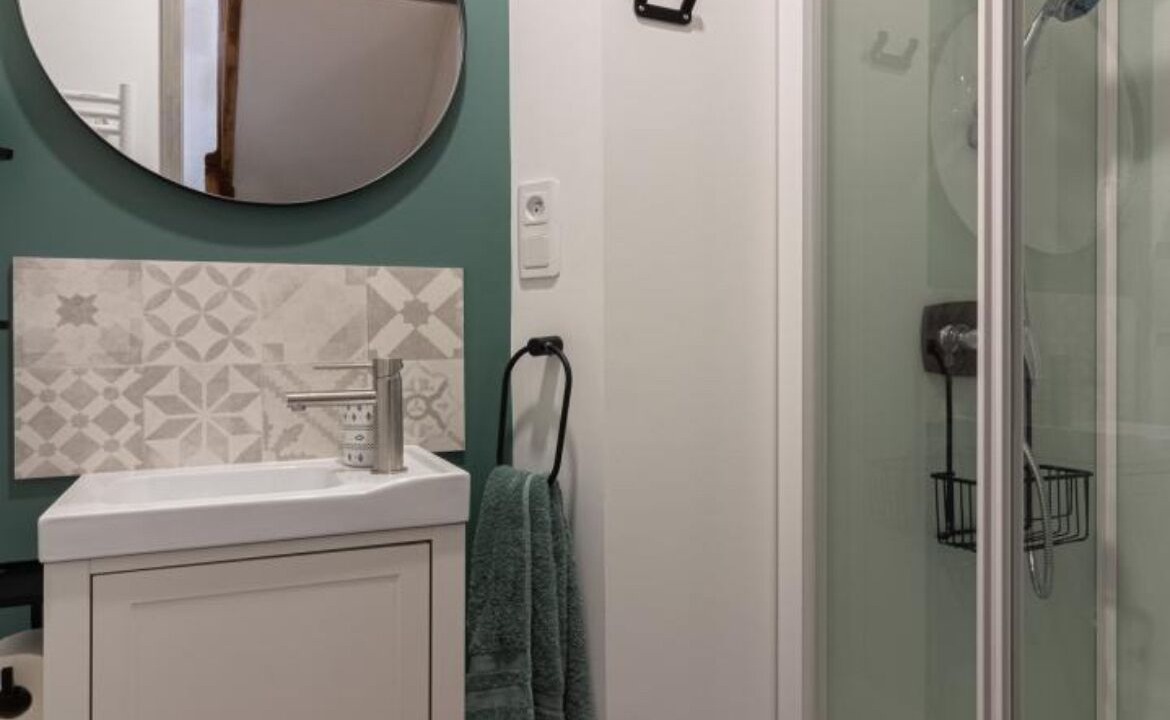Photo of Bathroom in Sarrancolin