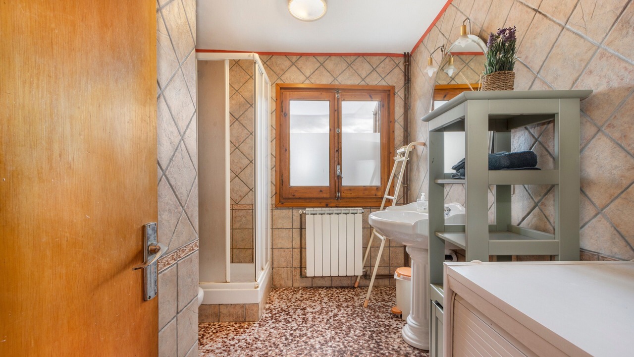 Photo of Bathroom in Montcortes