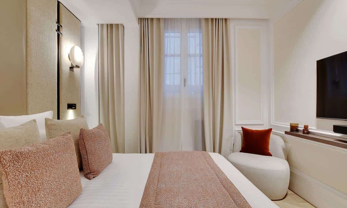 Photo of Bedroom in Notre-Dame-des-Champs