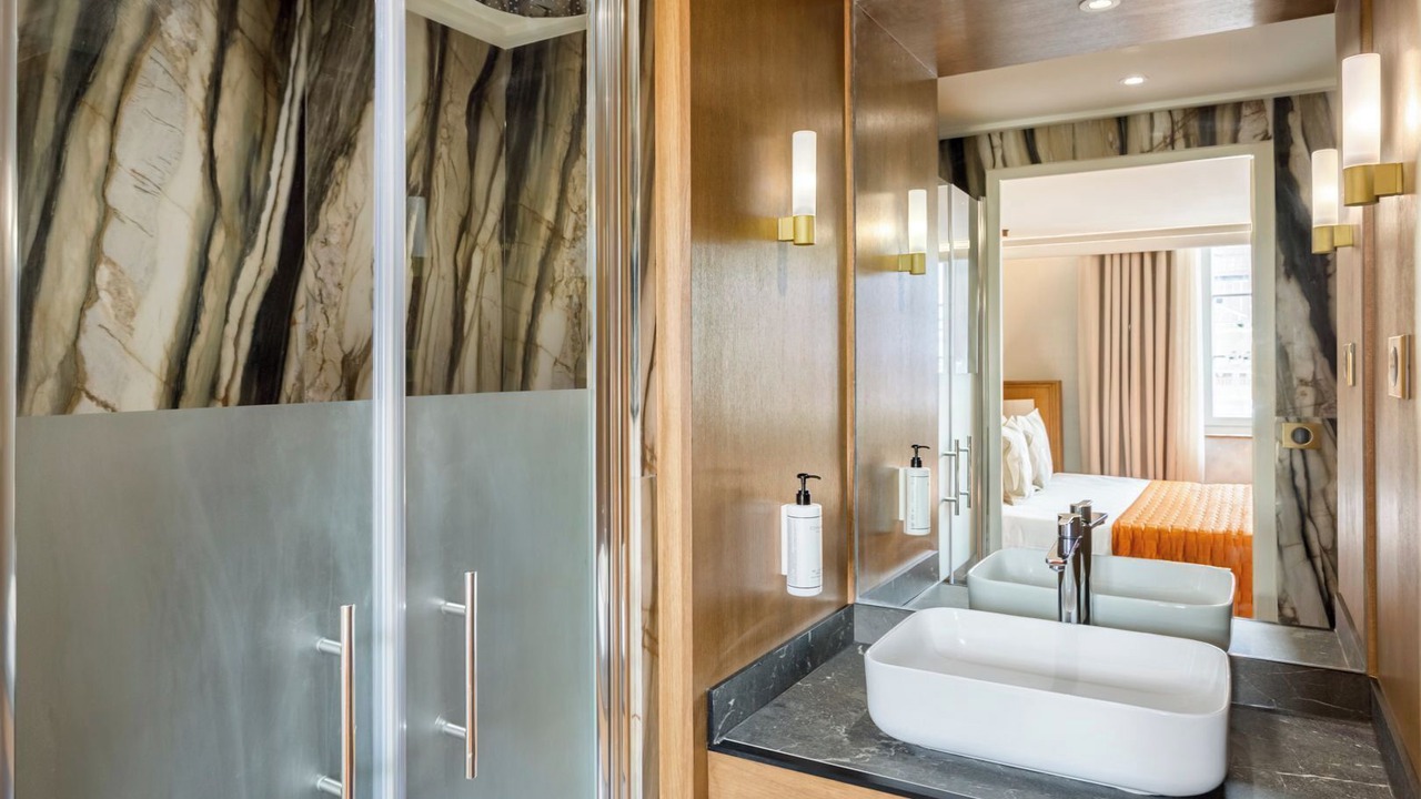 Photo of Bathroom in Vivienne