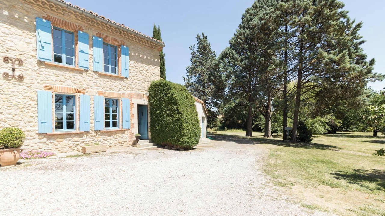 Photo of Outdoor in Lux