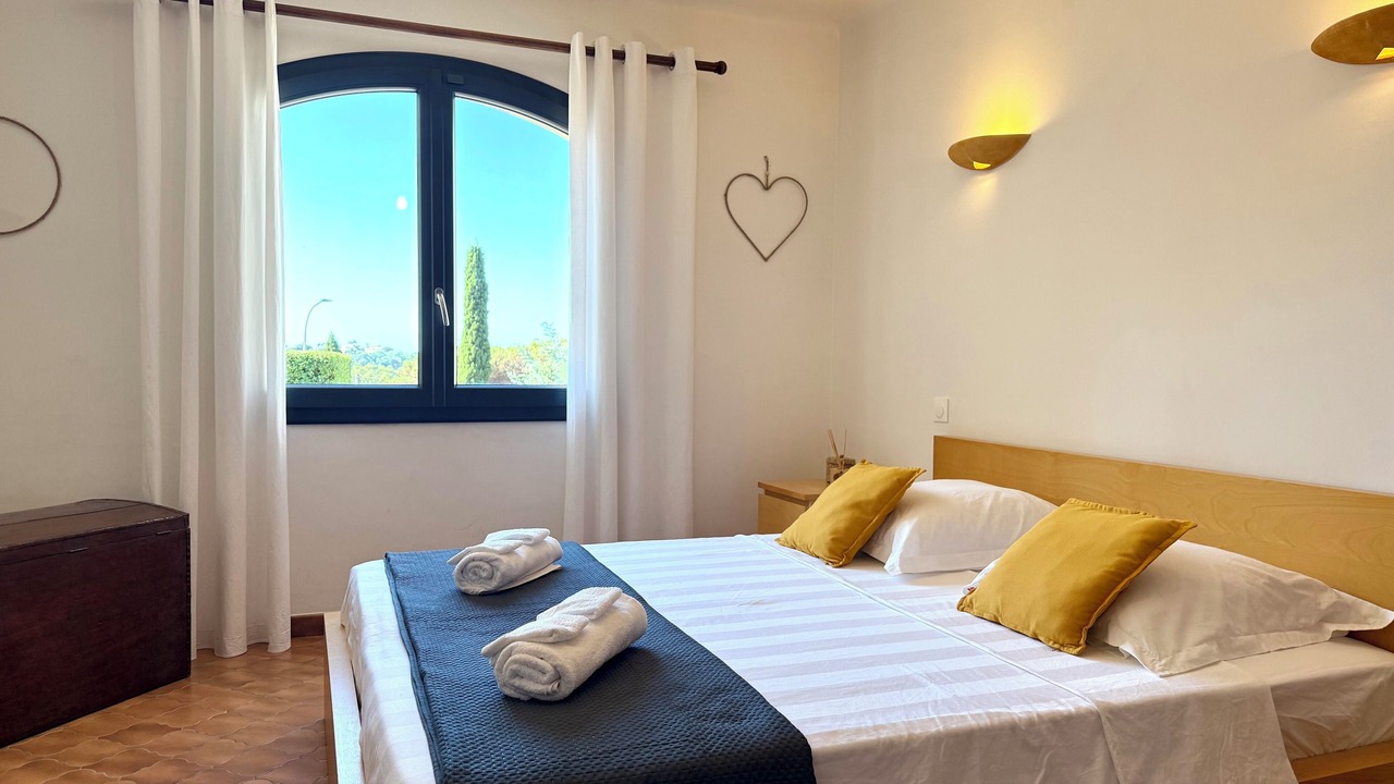 Photo of Bedroom in Les Issambres