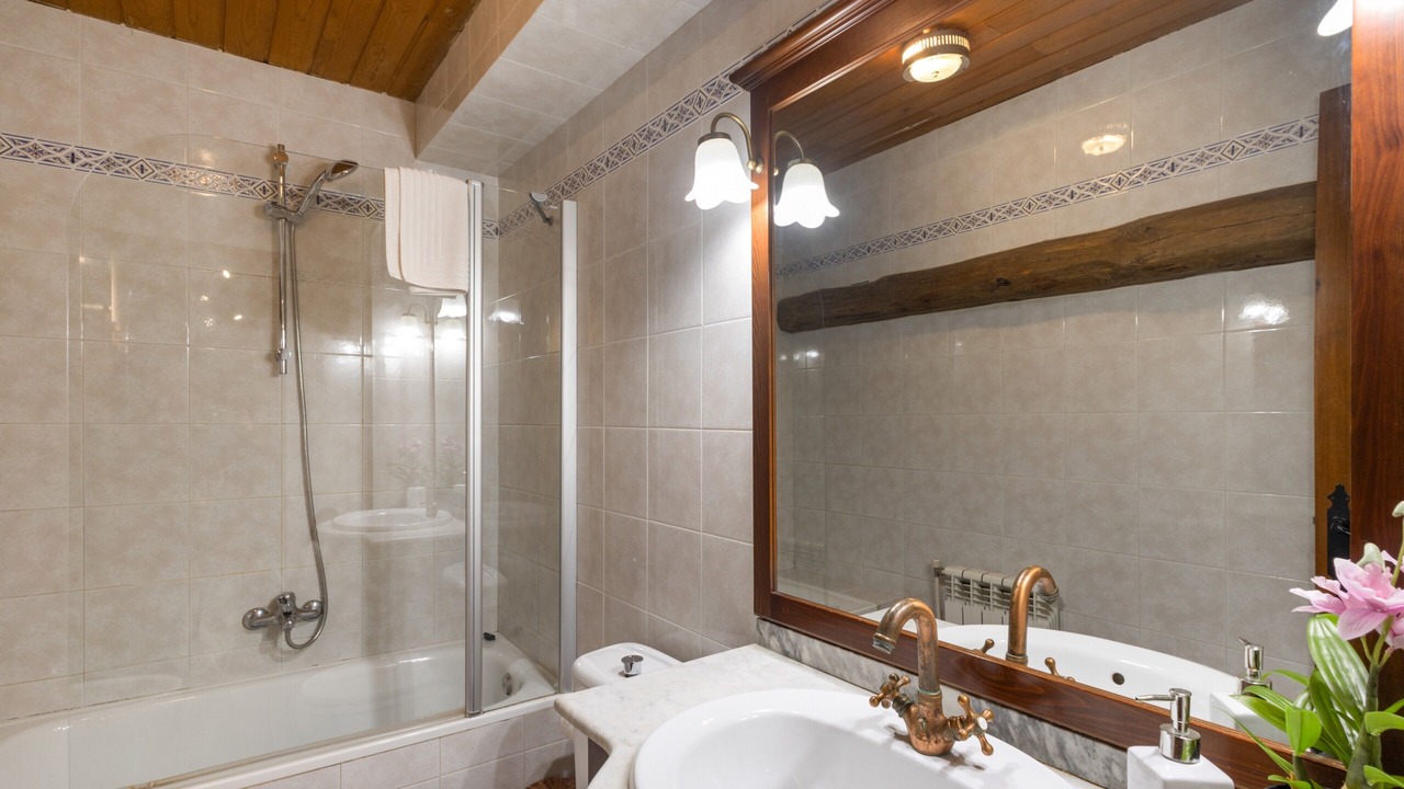 Photo of Bathroom in Sagas