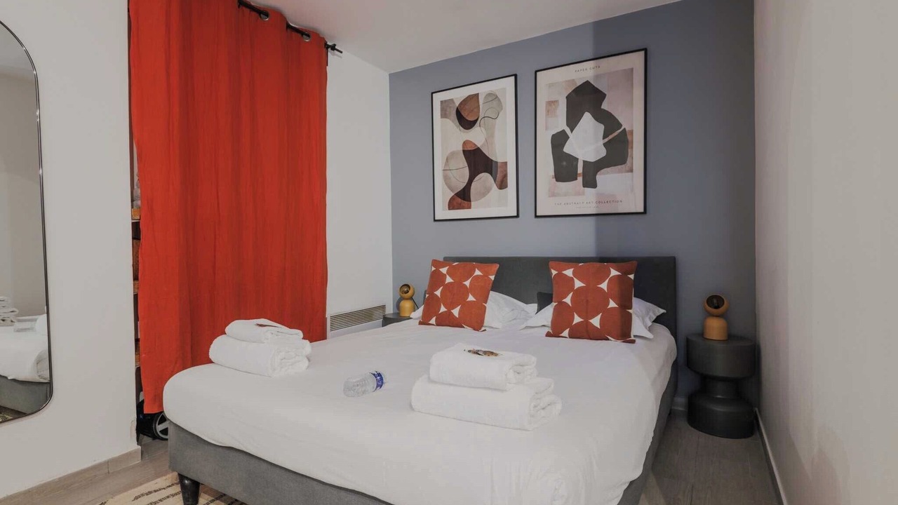 Photo of Bedroom in 17th Arrondissement