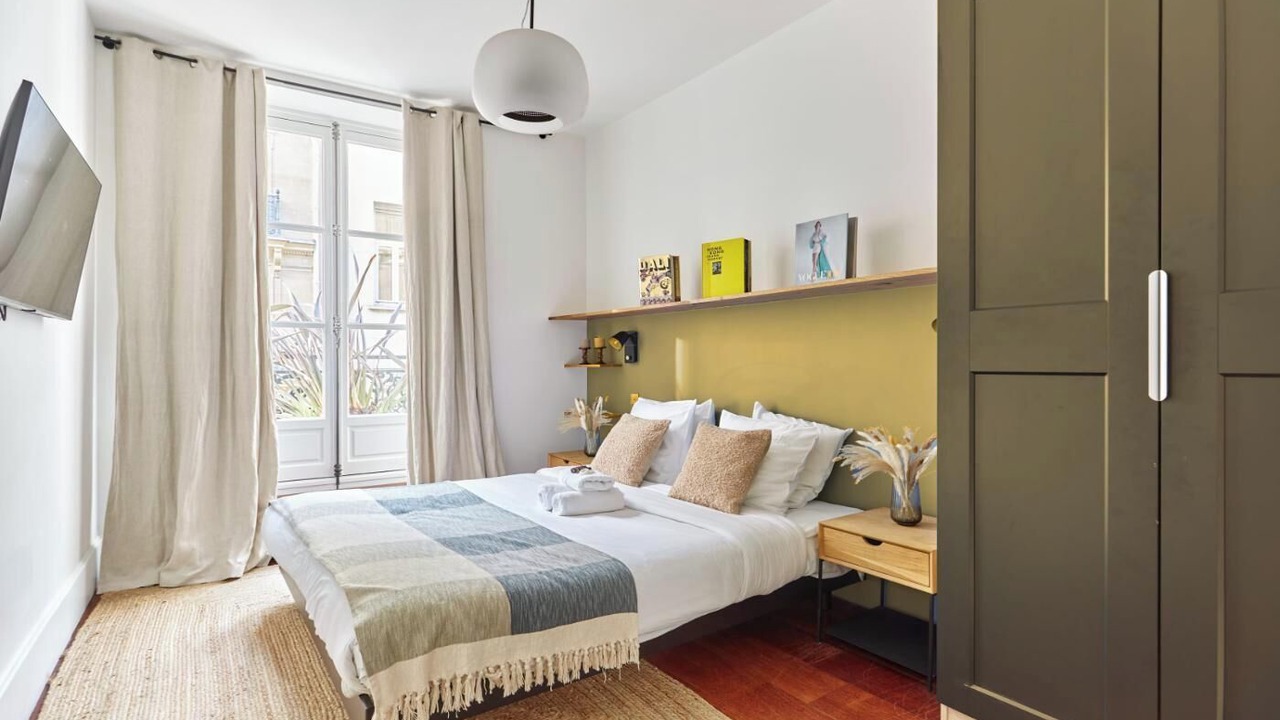 Photo of Bedroom in 2nd Arrondissement