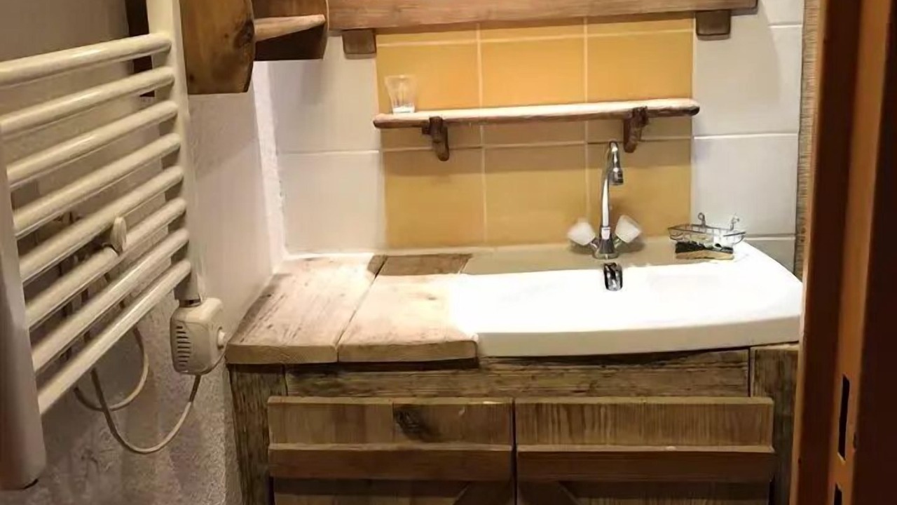 Photo of Bathroom in Eclose-Est