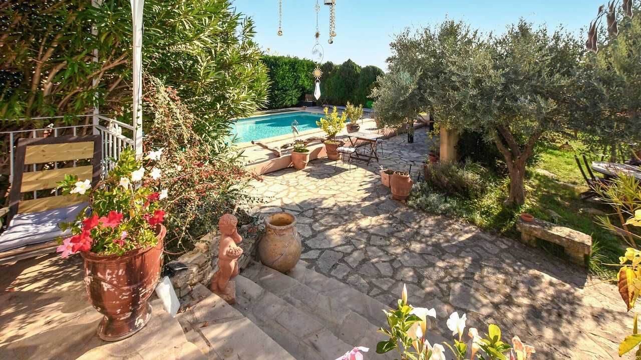 Photo of Outdoor in Cabrieres-dʼAigues