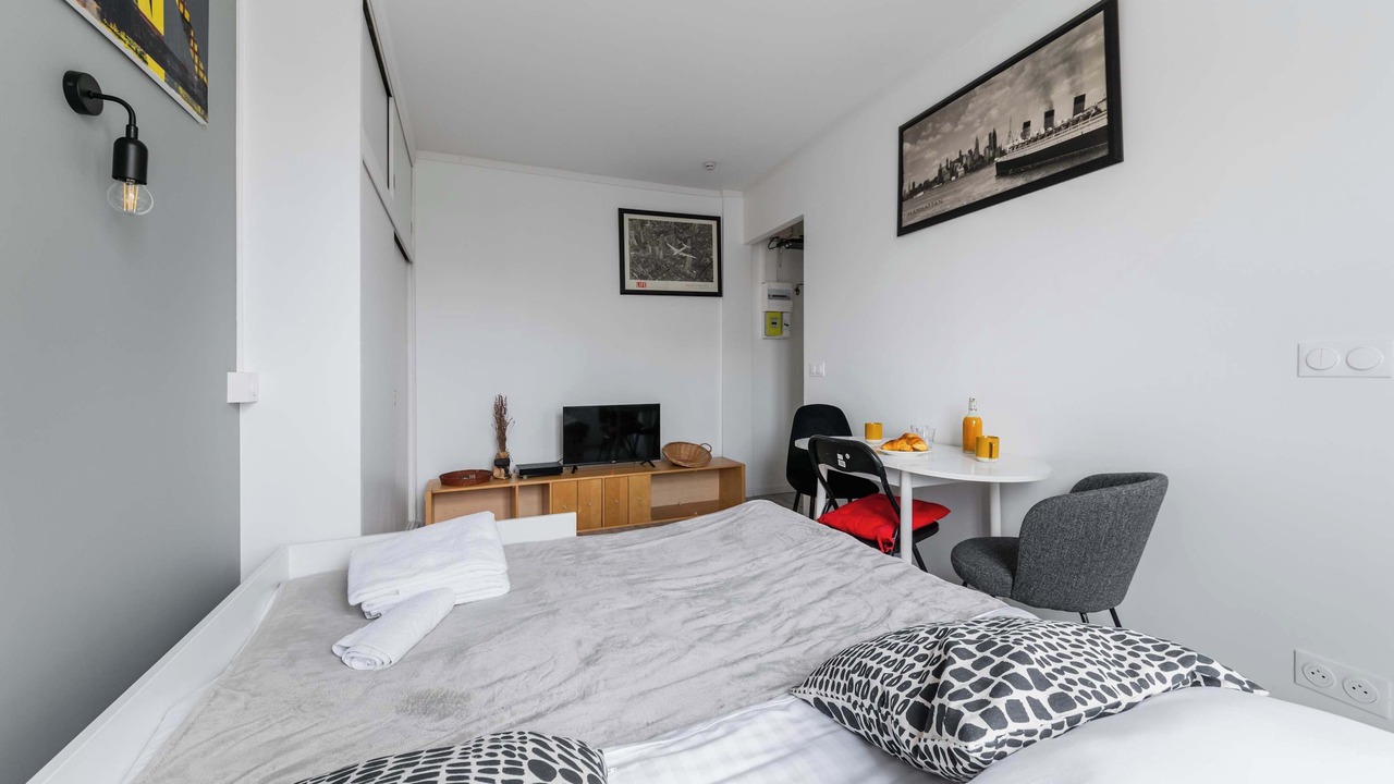 Photo of Bedroom in 7th Arrondissement