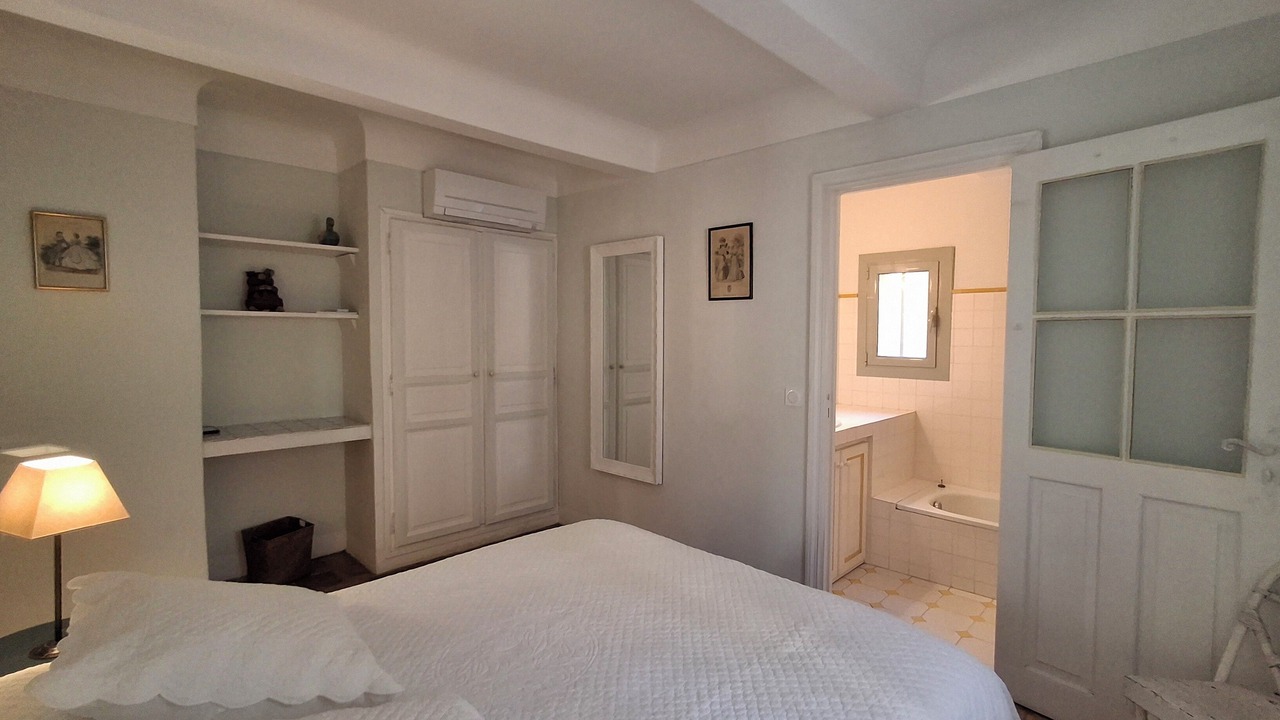 Photo of Bedroom in Preconil