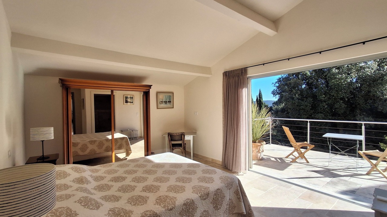 Photo of Bedroom in Preconil