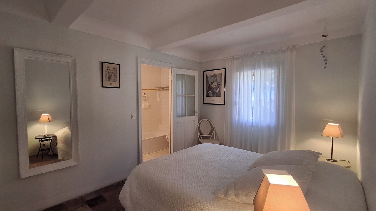 Photo of Bedroom in Preconil