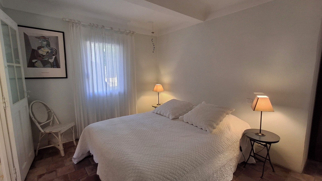 Photo of Bedroom in Preconil
