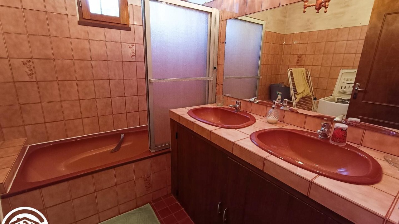Photo of Bathroom in Corn