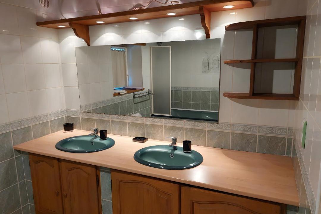 Photo of Bathroom in Campan