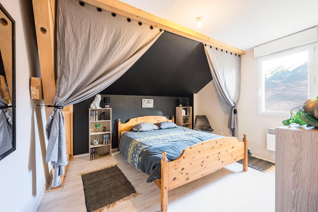 Photo of Bedroom in Saint-Jean-de-Maurienne