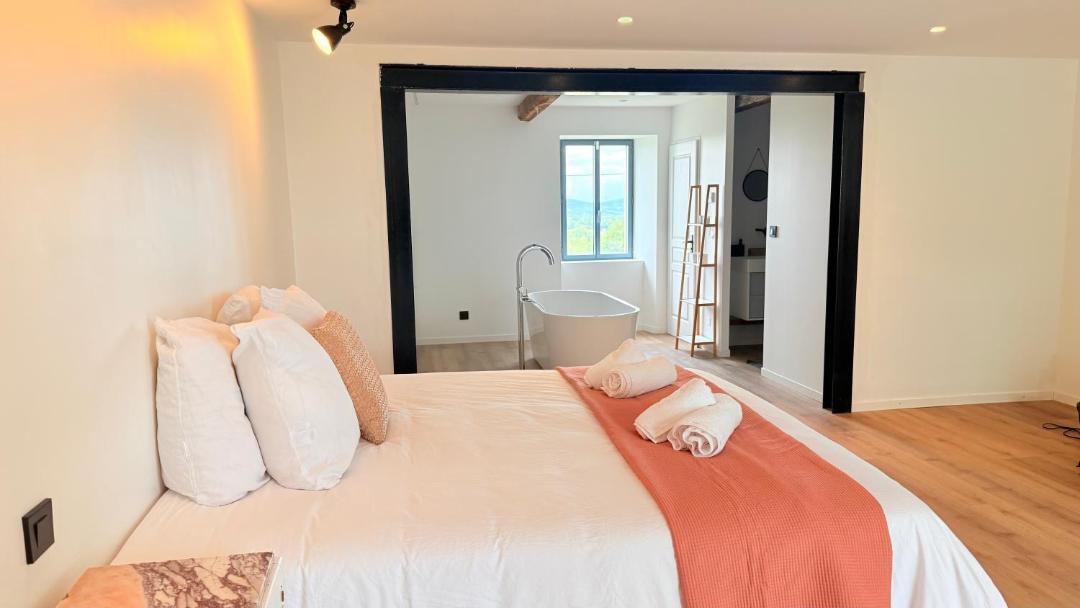 Photo of Bedroom in Figarol