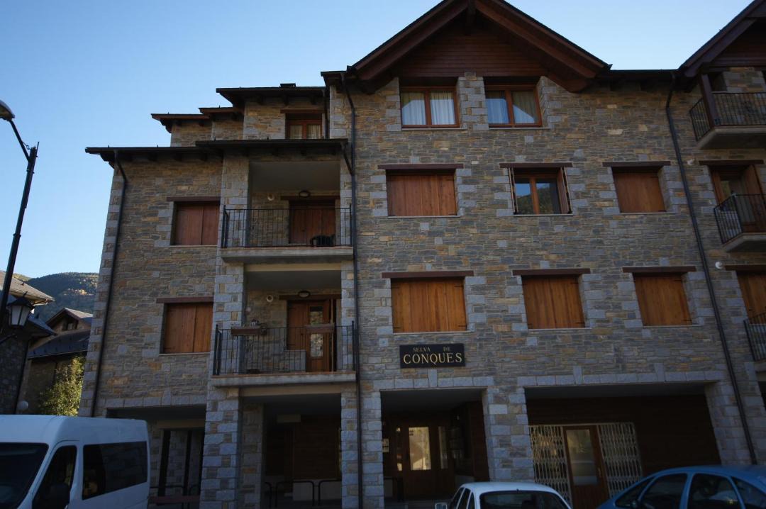 Photo of Buildings in Linsoles