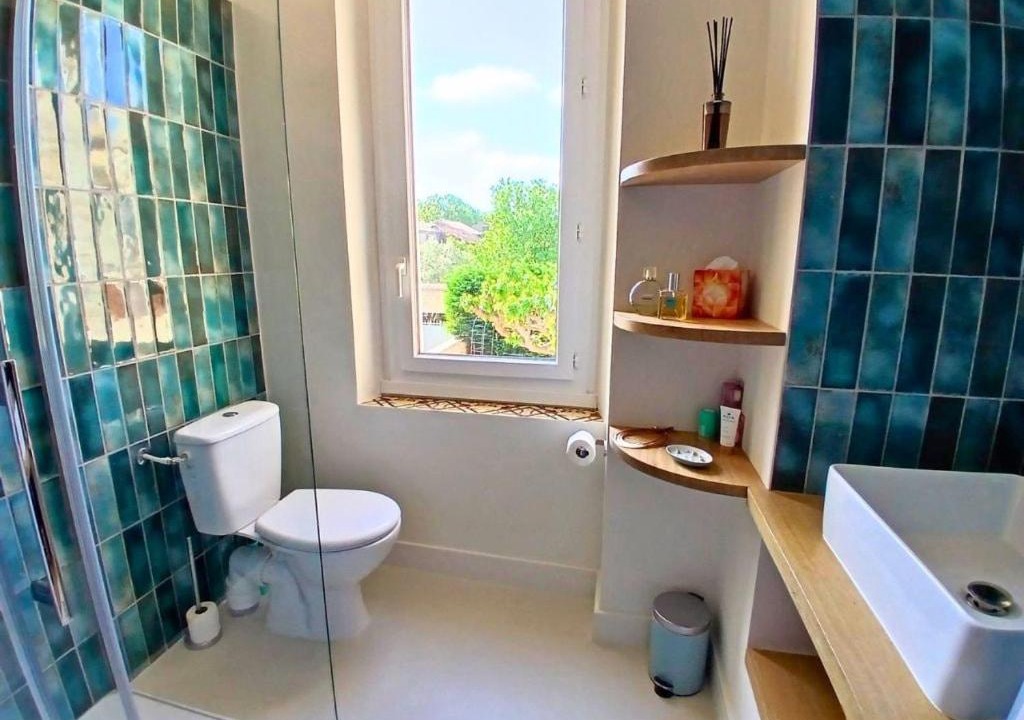 Photo of Bathroom in Sainte-Cecile-les-Vignes
