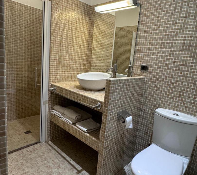 Photo of Bathroom in Thuir
