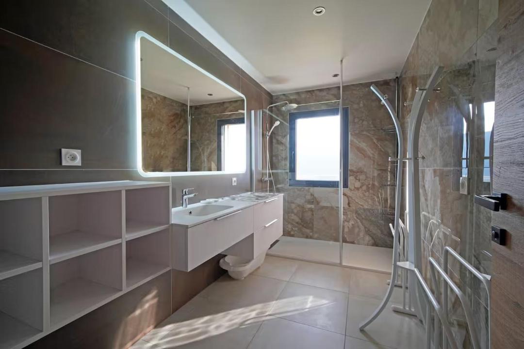Photo of Bathroom in Saint-Eustache