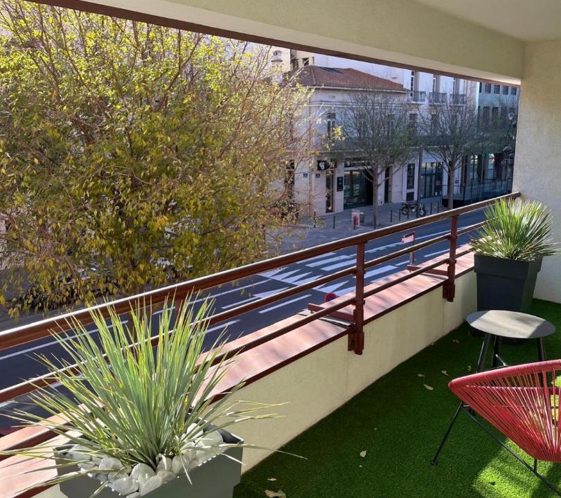 Photo of Patio Balcony in Clemenceau