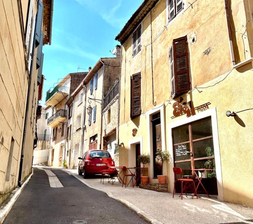 Photo of Others in Rousset