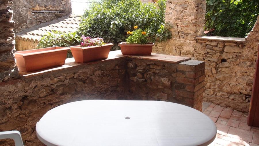 Photo of Patio Balcony in Saint-Julien-les-Rosiers