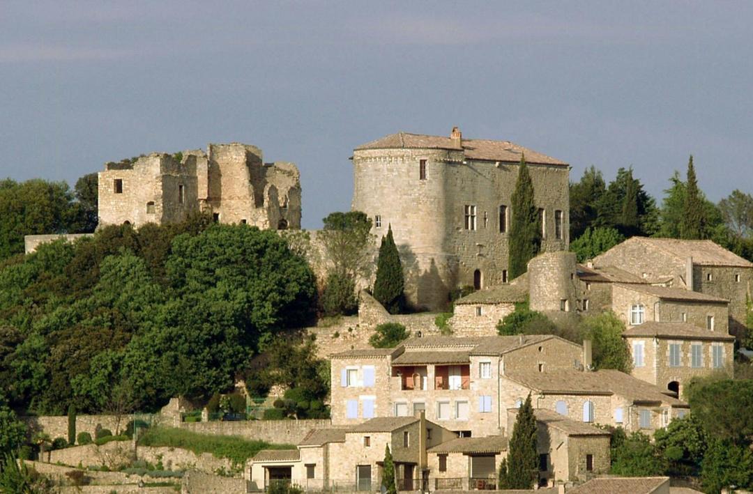 Photo of Buildings in Venejan