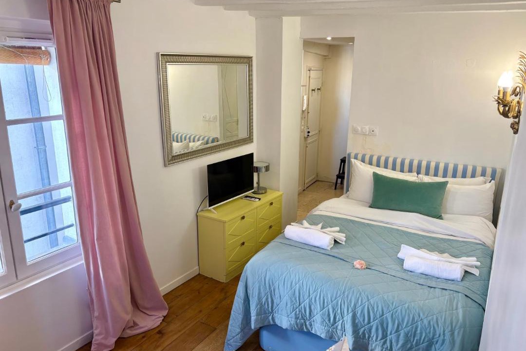 Photo of Bedroom in 5th Arrondissement