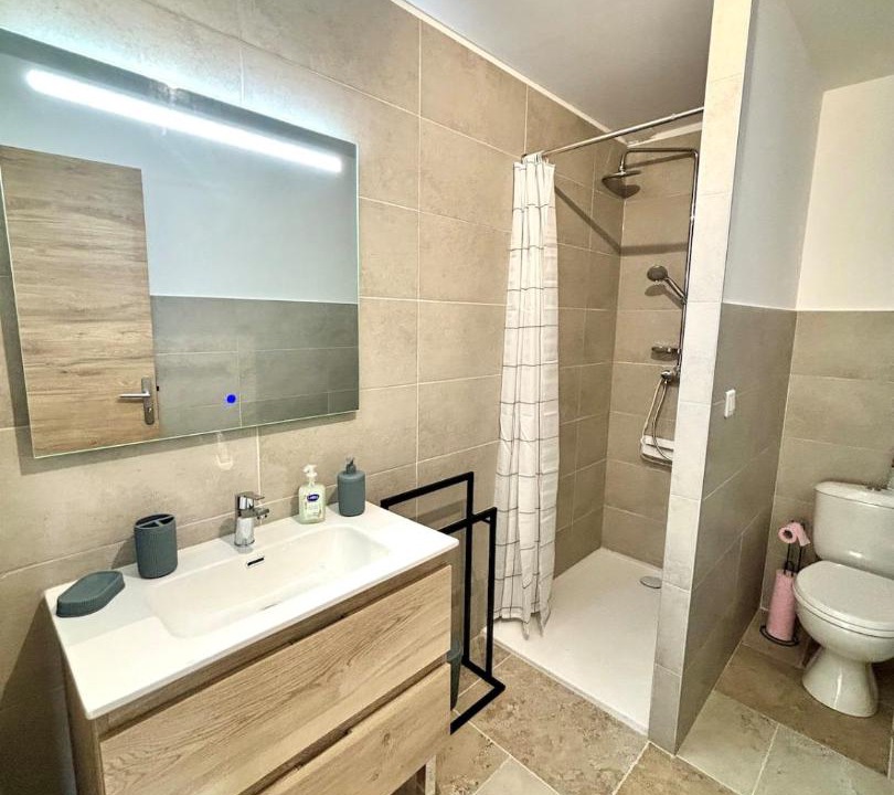 Photo of Bathroom in Cruas
