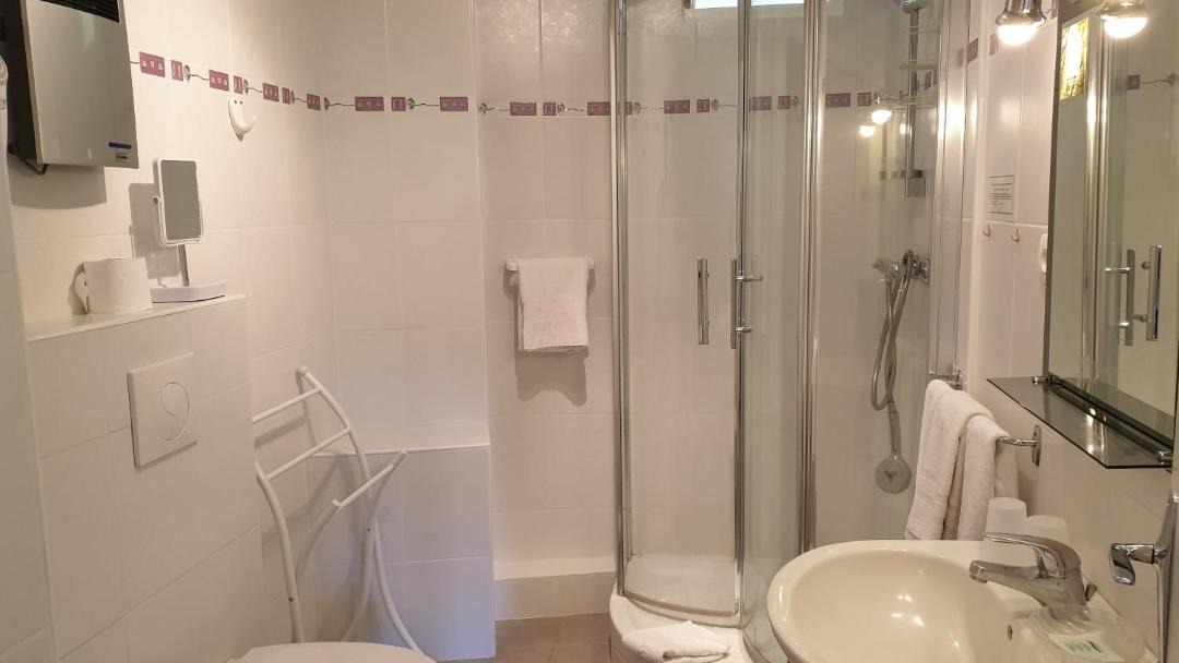 Photo of Bathroom in Saint-Cirgues-de-Jordanne