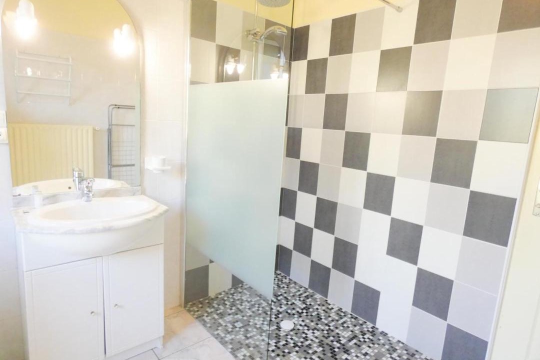 Photo of Bathroom in Saint-Martin-de-Seignanx