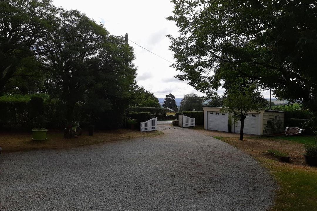 Photo of Buildings in Calmont