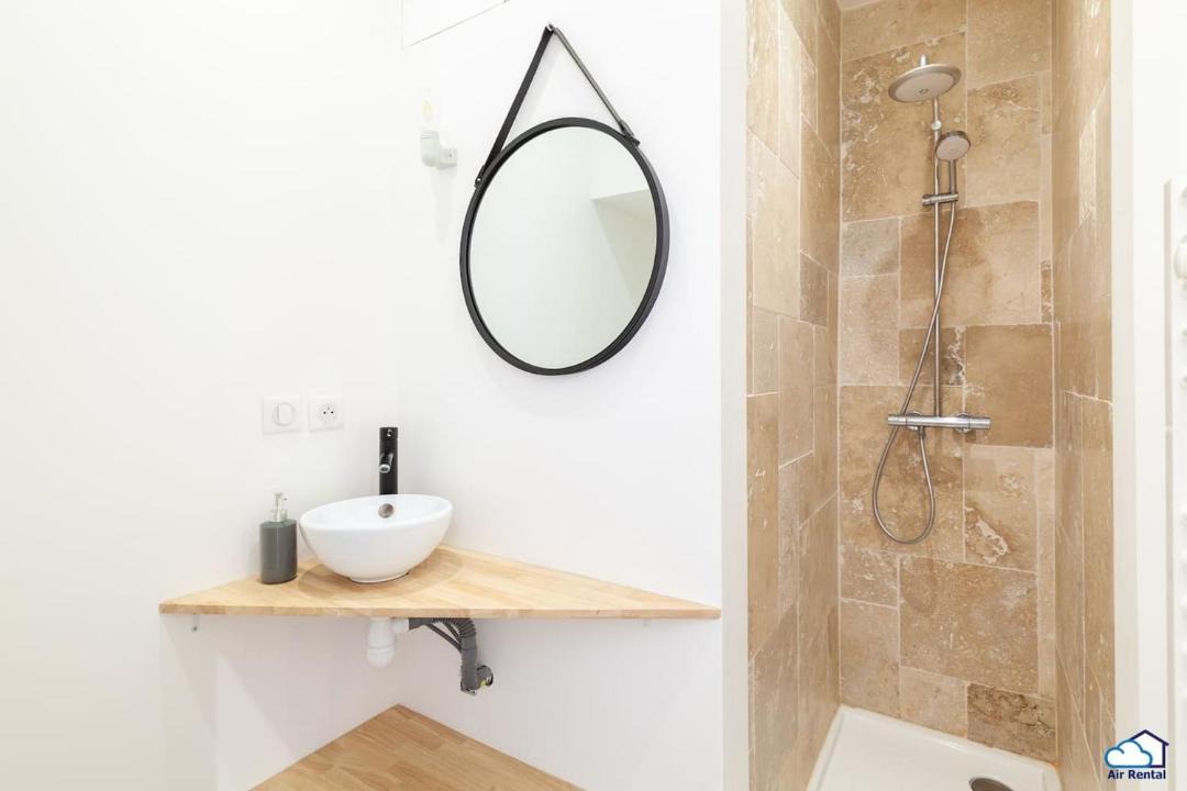 Photo of Bathroom in Saint-Lambert