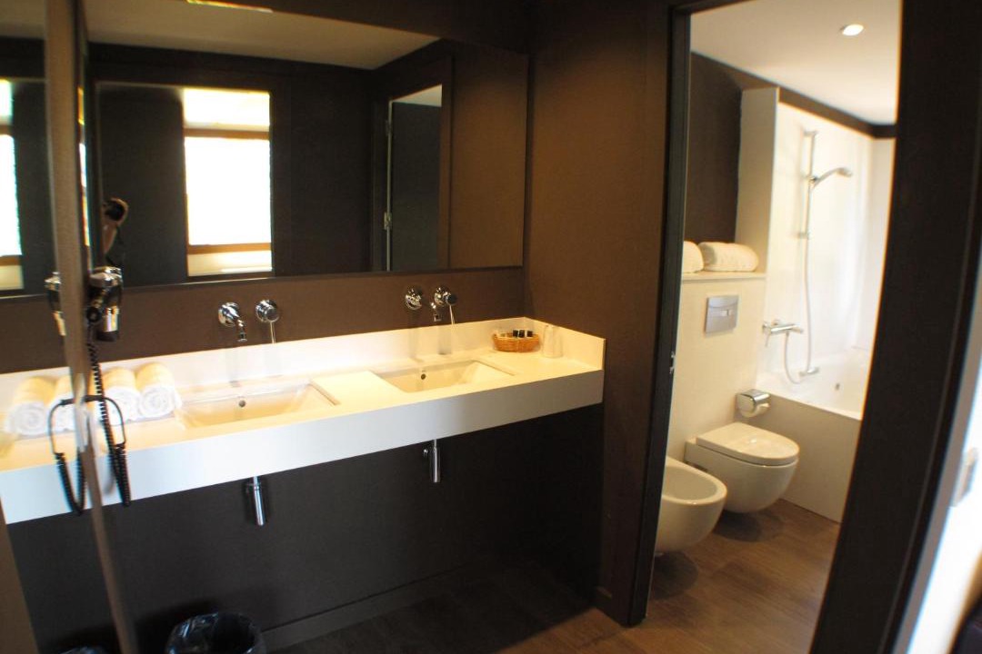 Photo of Bathroom in Lles