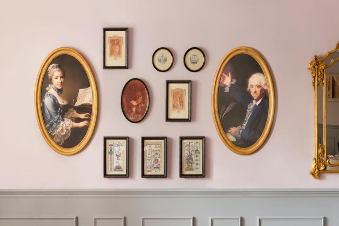 Photo of Others in Vivienne