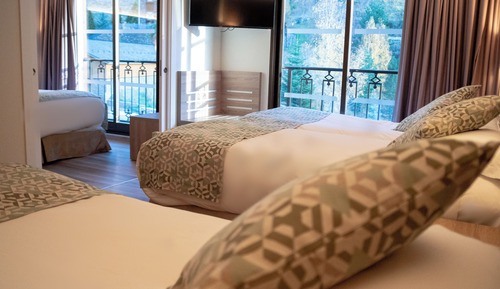 Quintuple Room