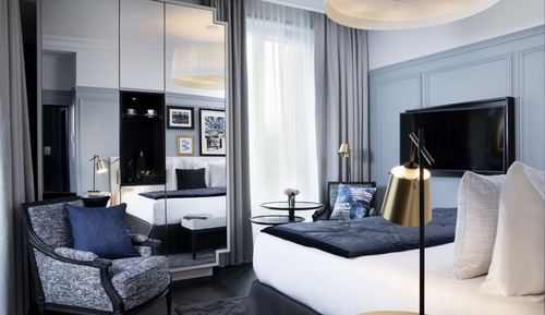 Deluxe Eiffel room