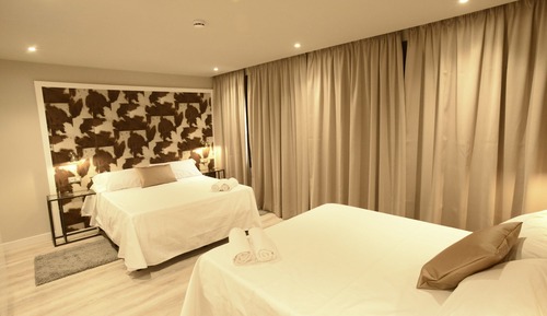Family Quadruple Room, 2 Queen Beds, Non Smoking