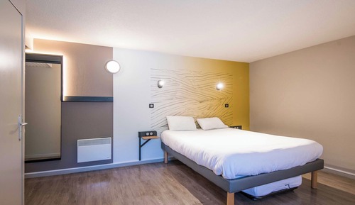 Classic Double Room, 1 Queen Bed, Mobility Accessible